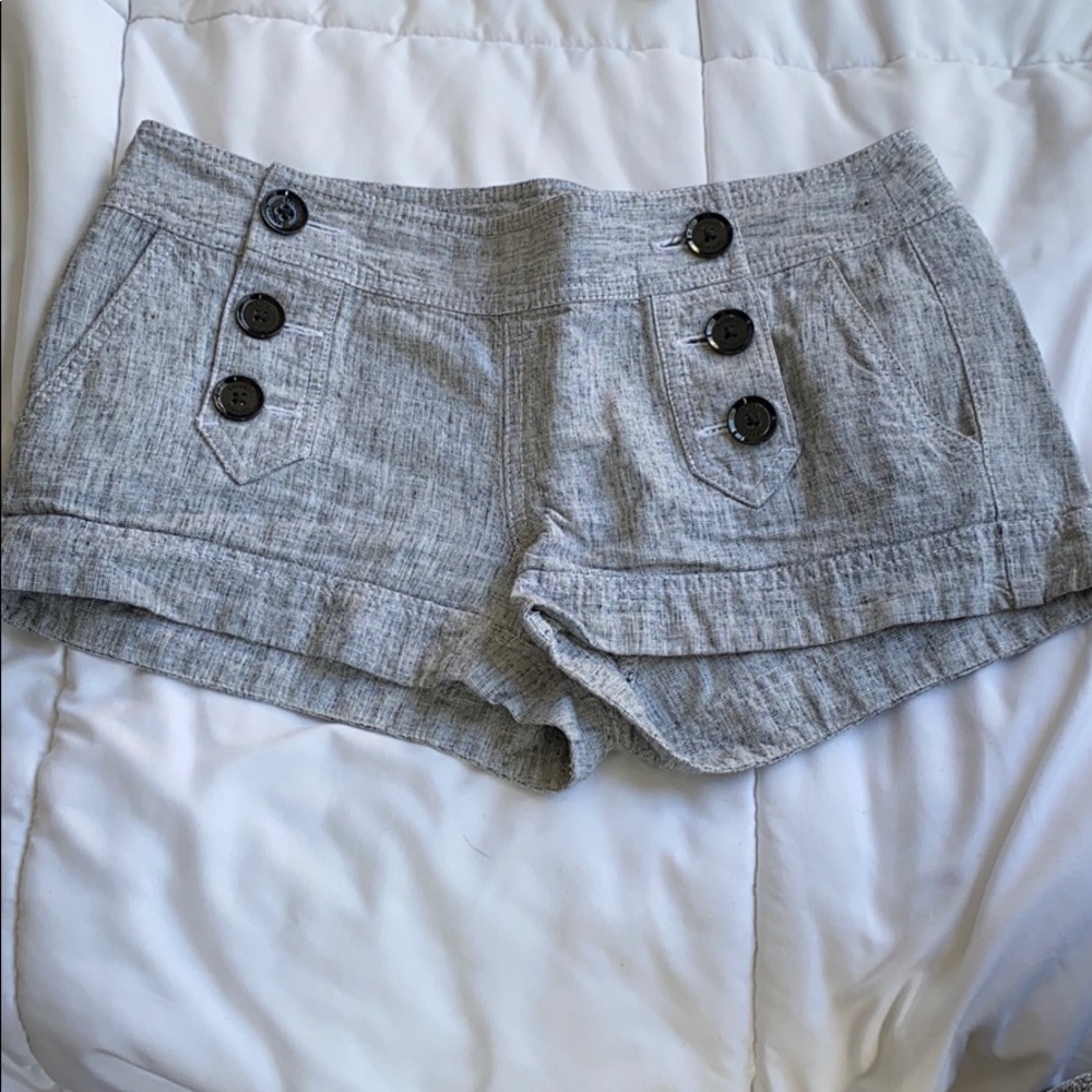 Express side button shorts - Size 4
